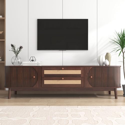 HYUB Rattan TV-Schrank für unter 75-Zoll-Fernseher Landhausstil, TV Boardmit viel Stauraum, Retro TV Sideboard, Lowboard mit 2 Türen und Schubladen, Fernsehschrank für Wohnzimmer Holzfarbe